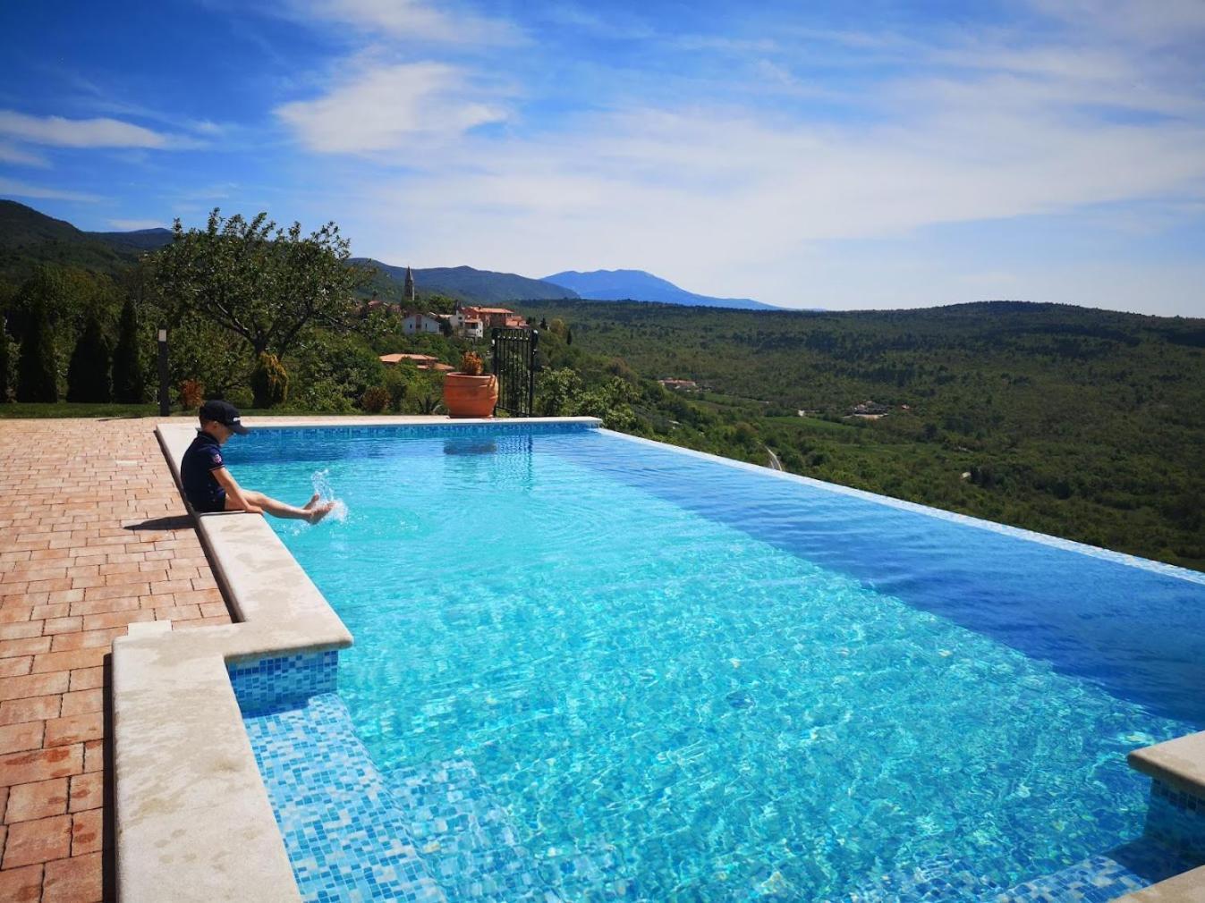 Home Andrea With Infinity Salty Pool Roc Exterior photo